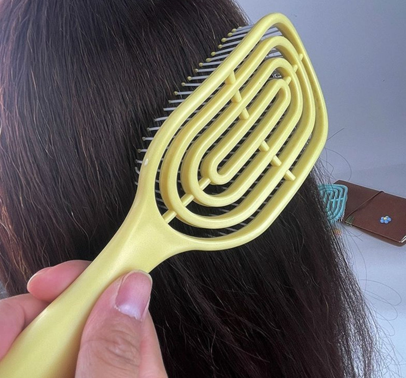 Massage For Fluffy Shape Smooth Without Hair Brushes & Combs